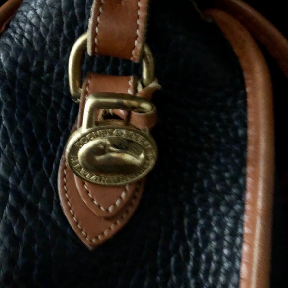 Classic Dooney and Bourke handbag - Picture 3 of 6